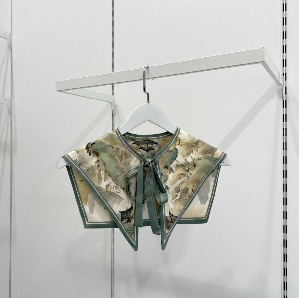 Çağla Yeşili Raven Desenli Muse Yaka