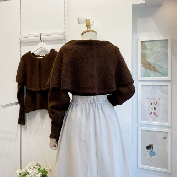 Kahverengi  Yaka Detaylı Triko Kazak