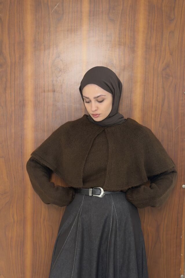 Kahverengi  Yaka Detaylı Triko Kazak