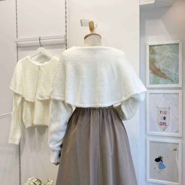 Ekru Yaka Detaylı Triko Kazak