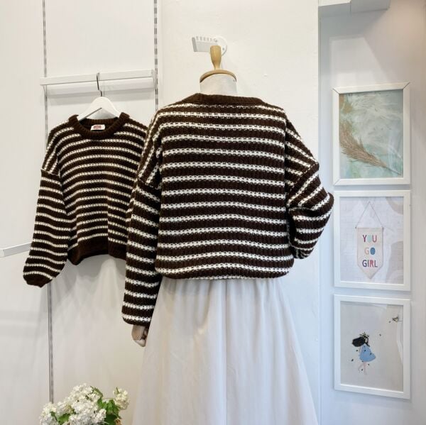 Kahverengi Çizgili Triko Kazak