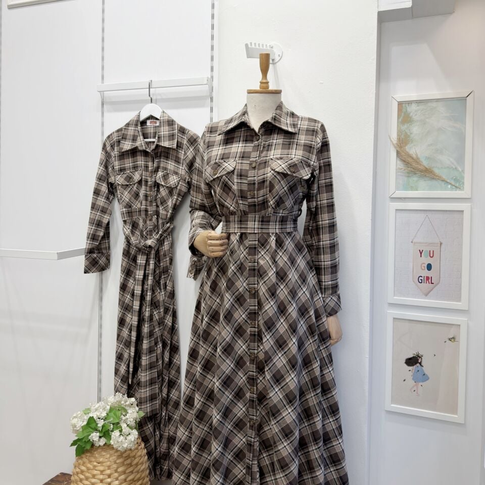 Kahverengi Ekose Desenli Kuşak Detaylı Elbise