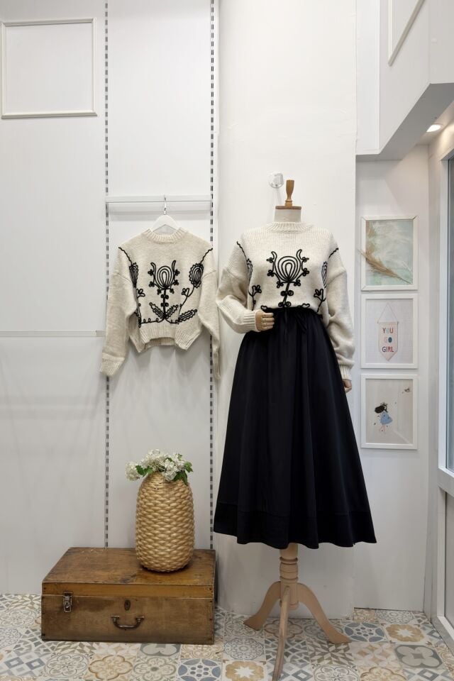 Krem Nakışlı Aveline Kazak