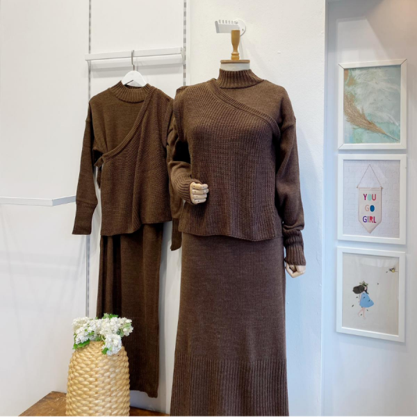 Braunes Pullover-Strickkleid