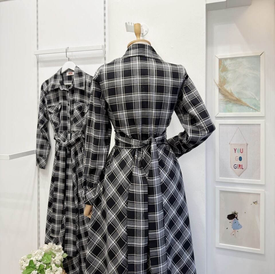 Siyah Ekose Desenli Kuşak Detaylı Elbise