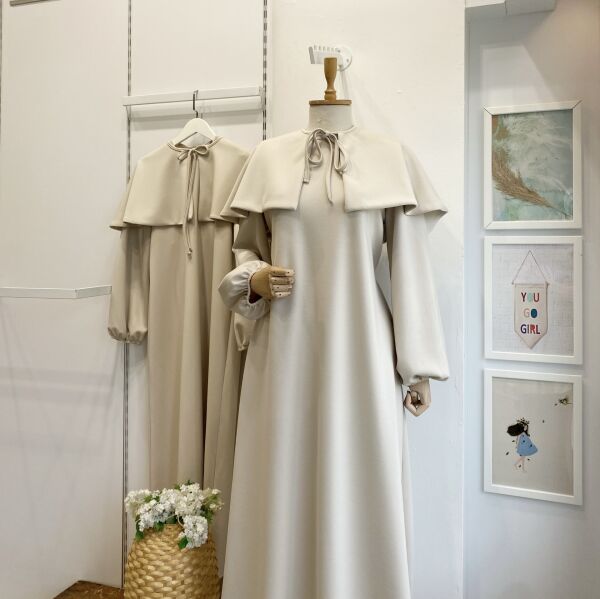 Krem Pelerin Eklemeli Osyho Kumaş Elbise