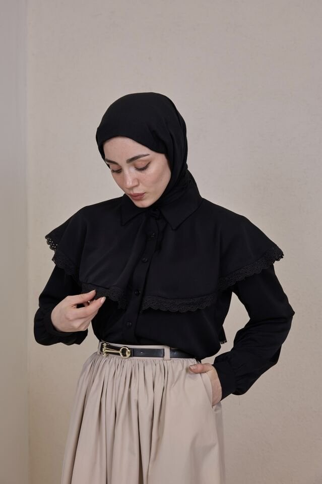 Siyah Fisto Şeritli Pelerin Detaylı Gömlek