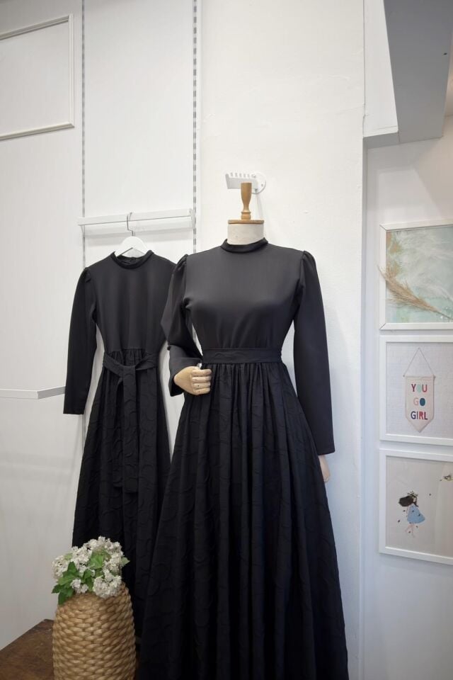 Siyah Tafta Etekli Scuba Elbise