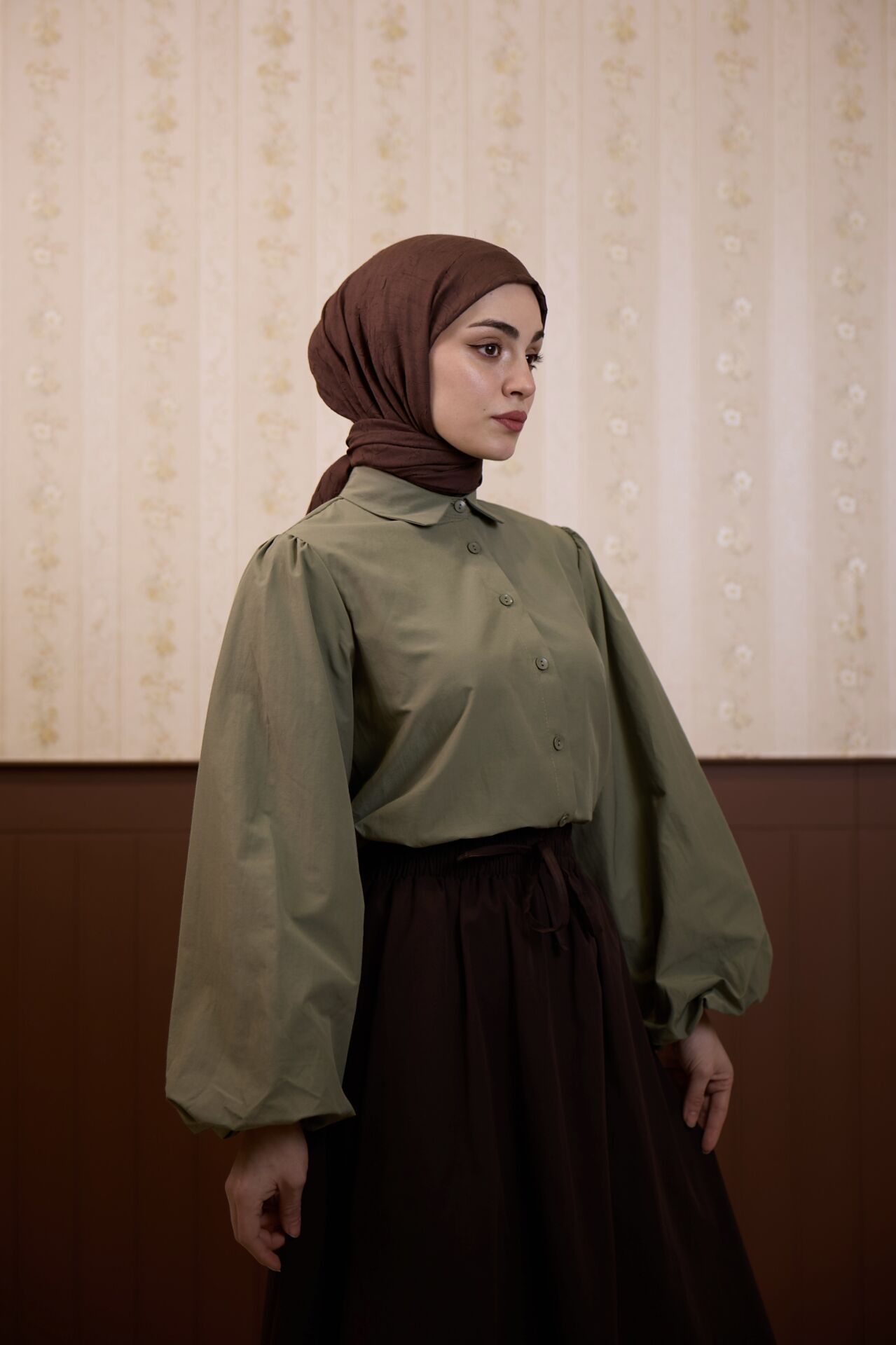 Haki Yeşili Bebe Yaka Balon Kol Poplin Gömlek