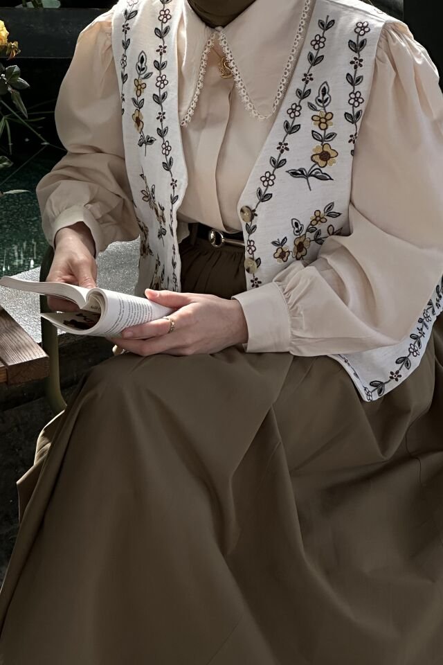 Faya Girls x Papatya Nakışlı Keten Yelek