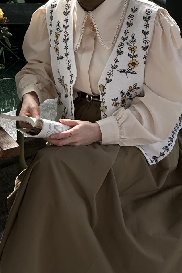 Faya Girls x Papatya Nakışlı Keten Yelek