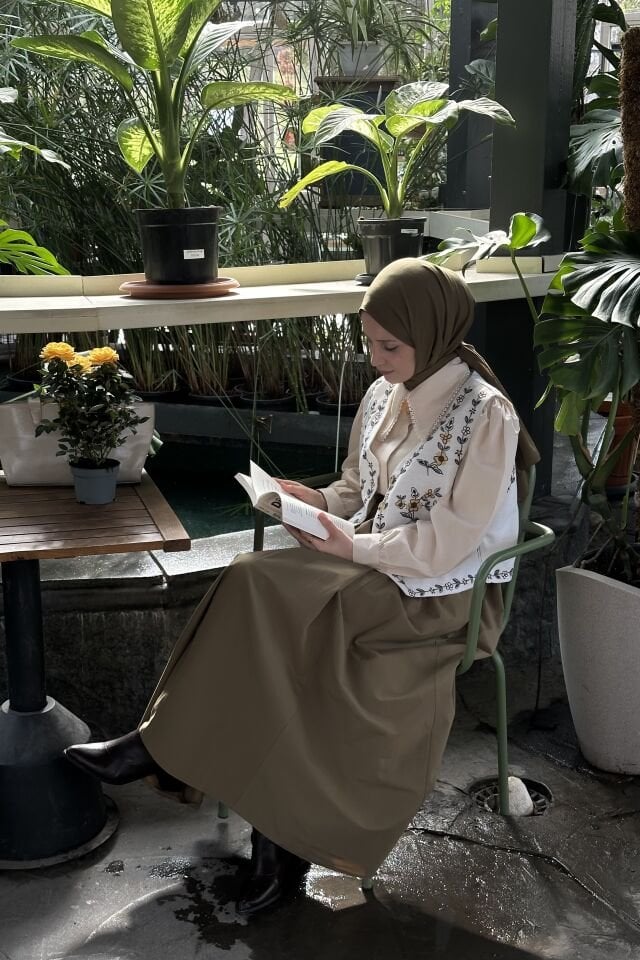 Faya Girls x Papatya Nakışlı Keten Yelek