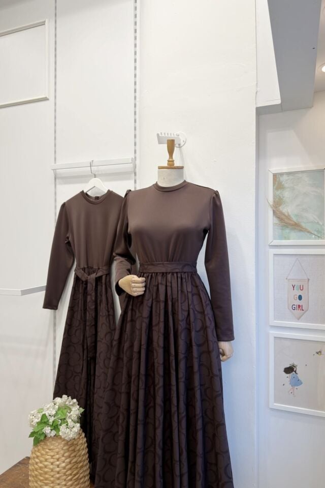 Kahverengi Tafta Etekli Scuba Elbise