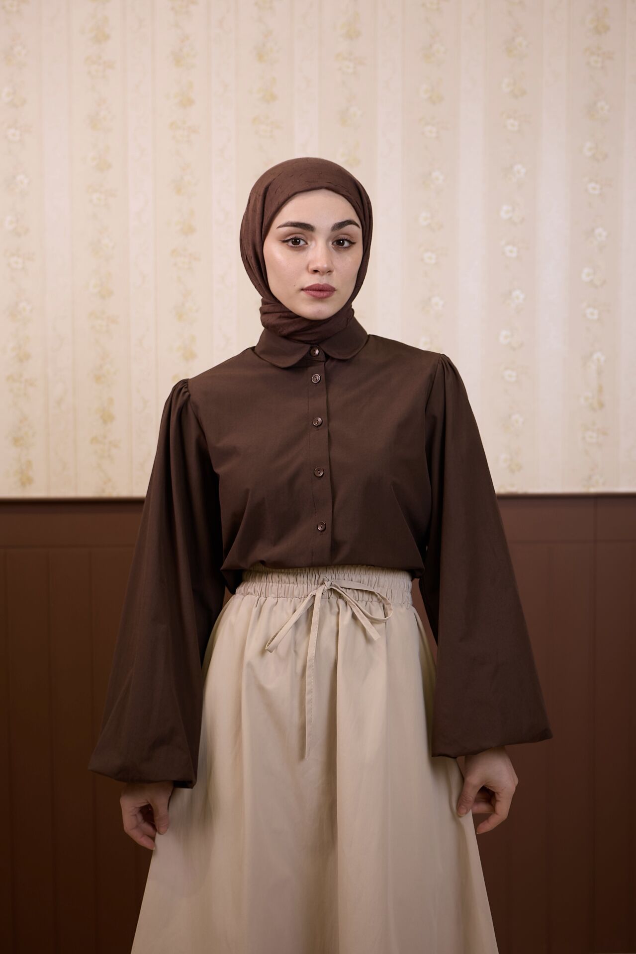 Kahverengi Bebe Yaka Balon Kol Poplin Gömlek