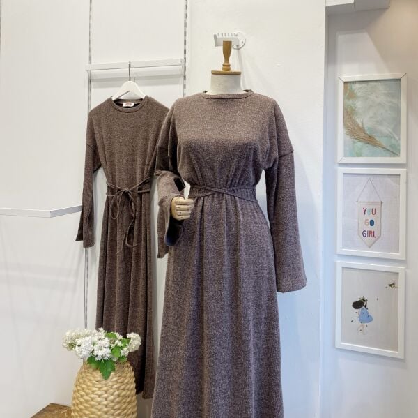 Kahverengi Düz Model Triko Elbise