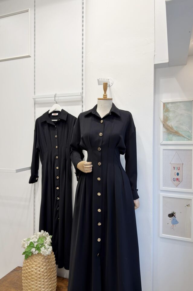 Siyah Gold Düğmeli Bel Detaylı Crep Elbise