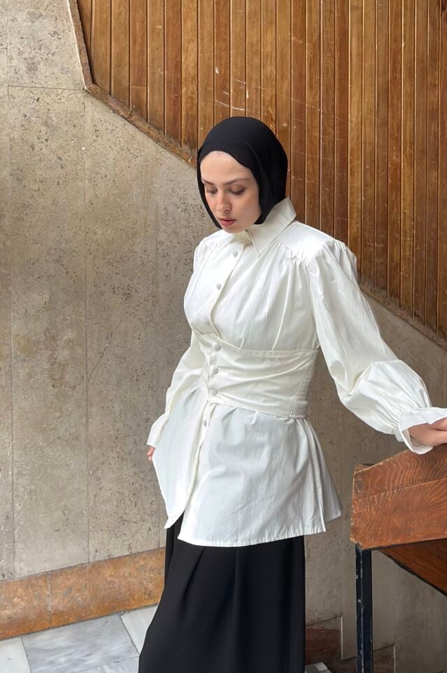 Bel Büzgü Detaylı Beyaz Laura Gömlek