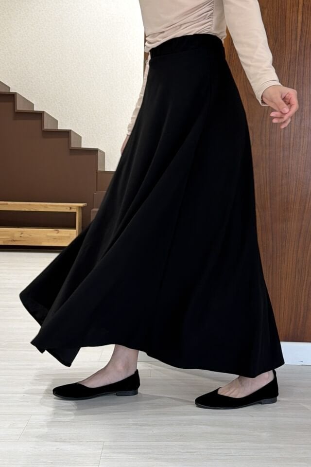 Beli Lastikli Siyah Crep Kloş Etek