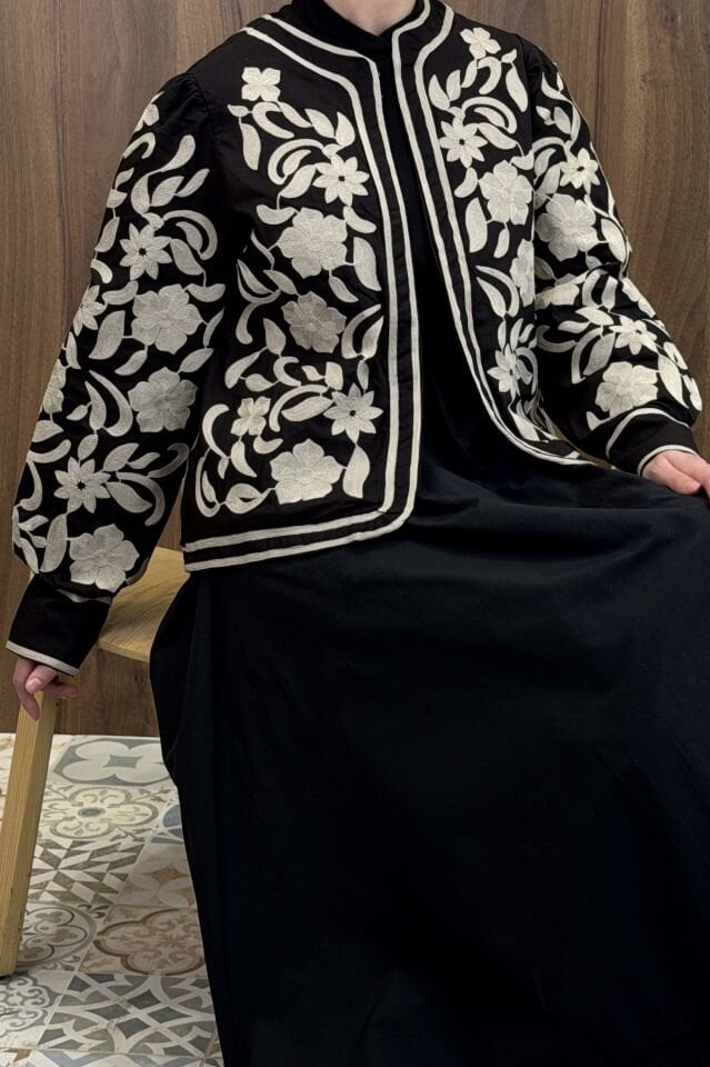 Siyah Nakışlı Luvina Ceket