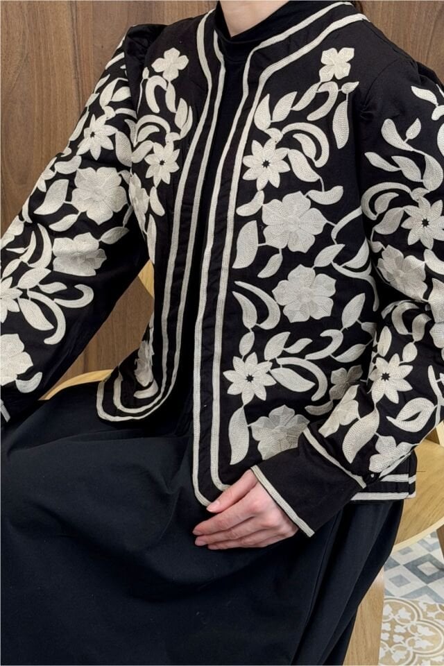 Siyah Nakışlı Luvina Ceket