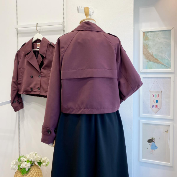 Mürdüm Düğme Detaylı Kısa Trençkot