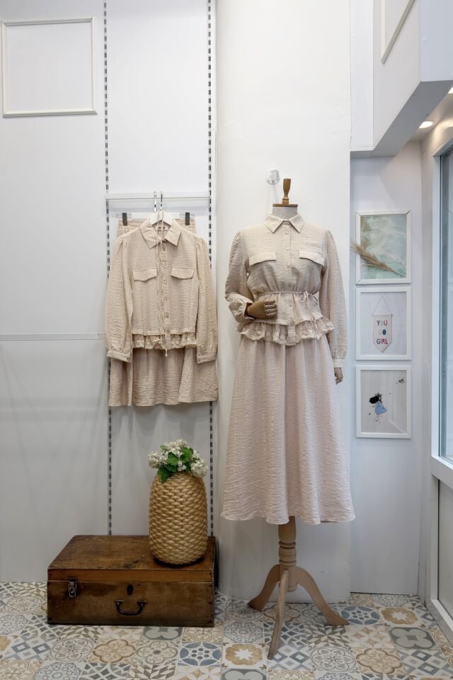 Bej Kırinkıl Kumaş Dantel Detaylı Takım