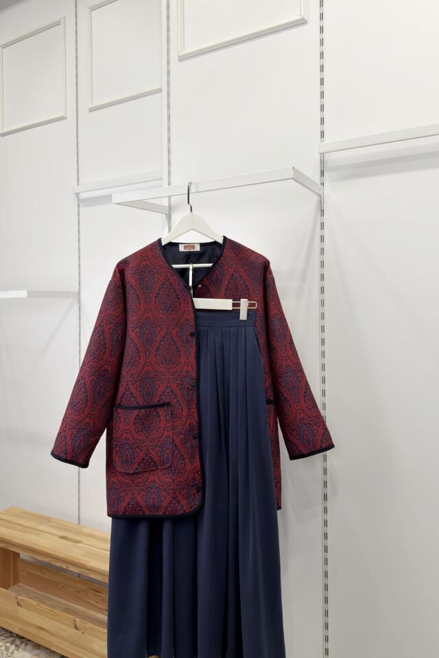 Kırmızı Kaşmir Desenli Kapitone Ceket