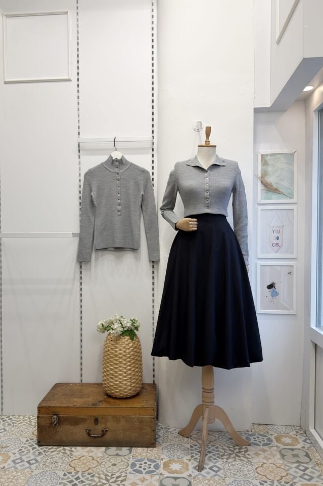 Açık Gri Dik Yaka Düğmeli Triko Bluz