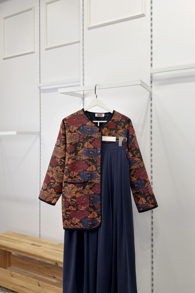 Çiçek Desenli Kapitone Ceket