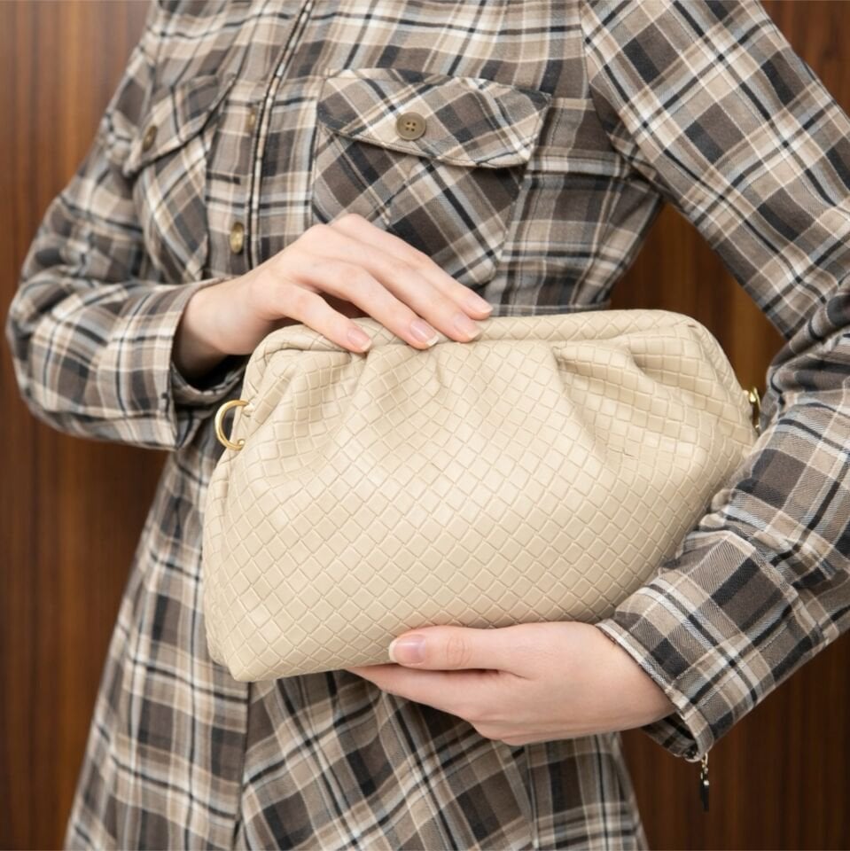 Krem Legacy Balıksırtı Desenli Çanta