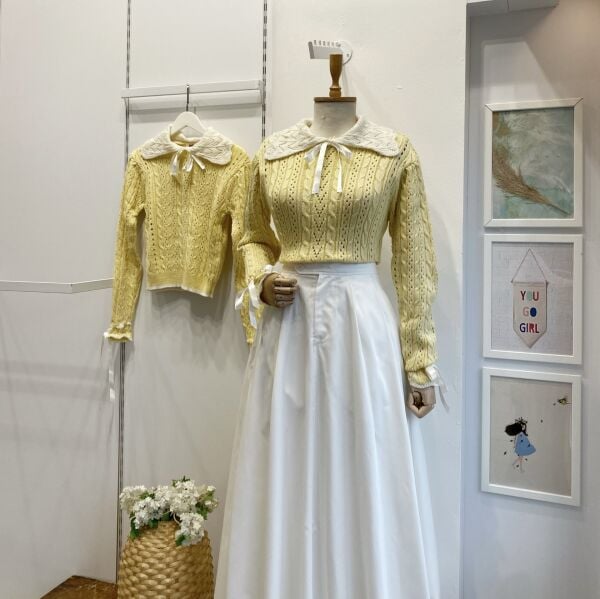 Beyaz Yakalı Kurdeleli Sarı Kazak