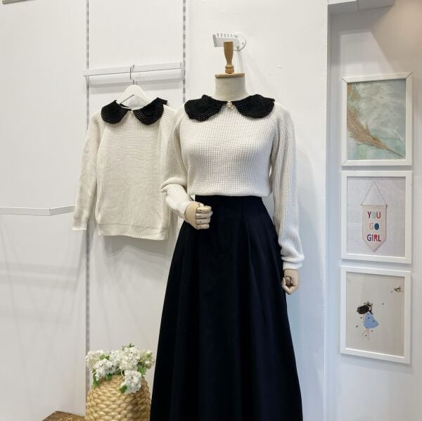 İnci Broşlu Krem Kazak