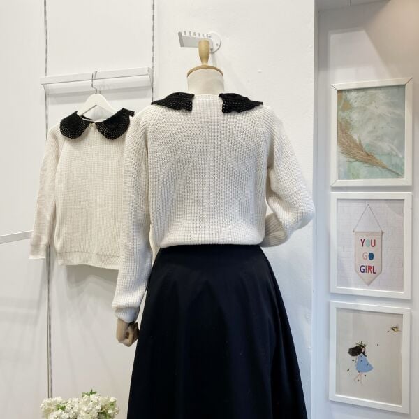 İnci Broşlu Krem Kazak