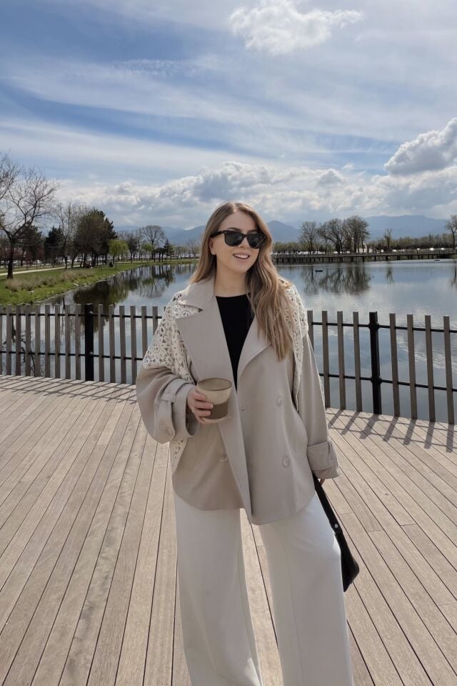 Faya Girls x Taş Rengi Rüzgarlık Detaylı Moonlight Kısa Trençkot