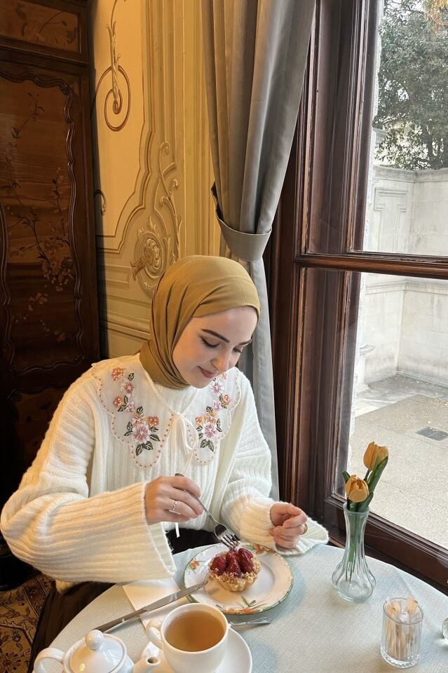 Faya Girls x Boncuk İşlemeli Yaka