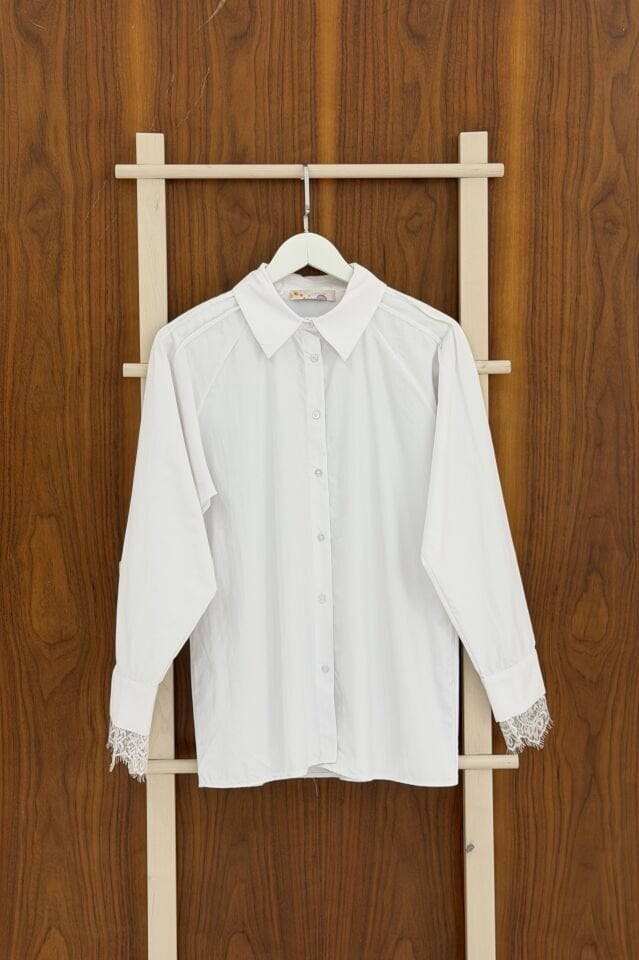 Beyaz Dantel Detaylı Elan Gömlek