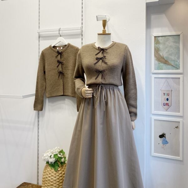 Vizon İncili Fiyonk Aksesuarlı Triko Hırka