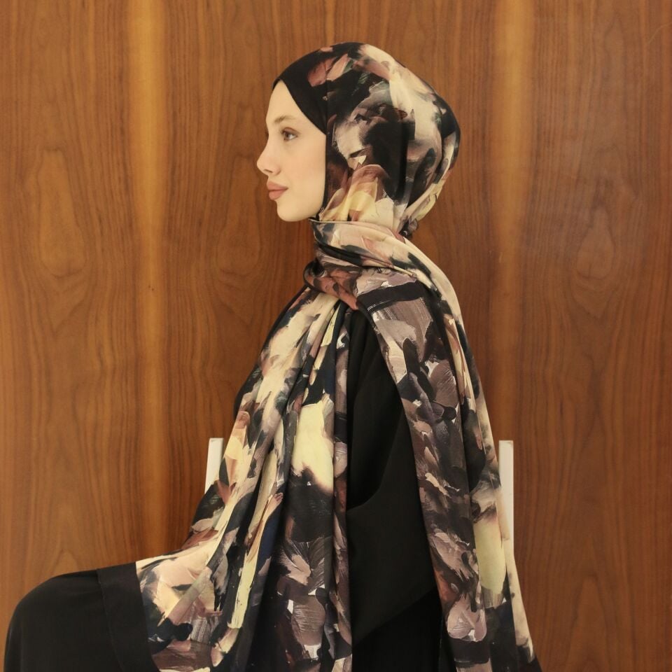 Pastelle Renkli Siyah Desenli Şal