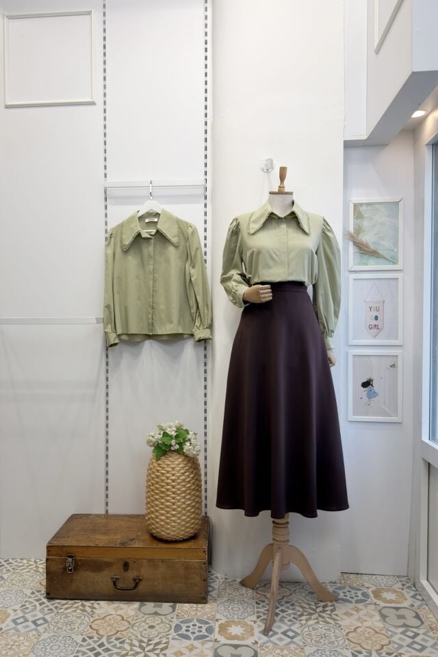 Çağla Yeşili Sivri Yakalı Poplin Gömlek