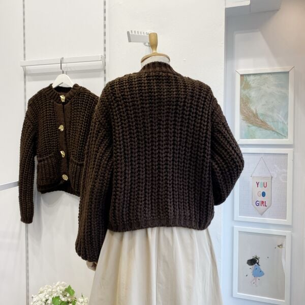 Gold Düğmeli Kahverengi Selanik Örgü Hırka