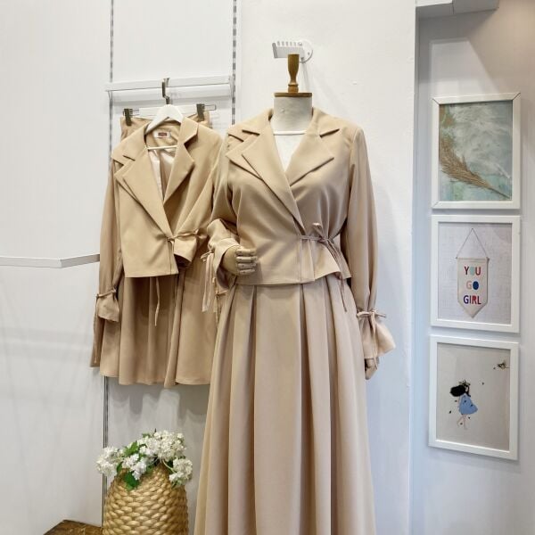 Bej Ceketli Nora Takım