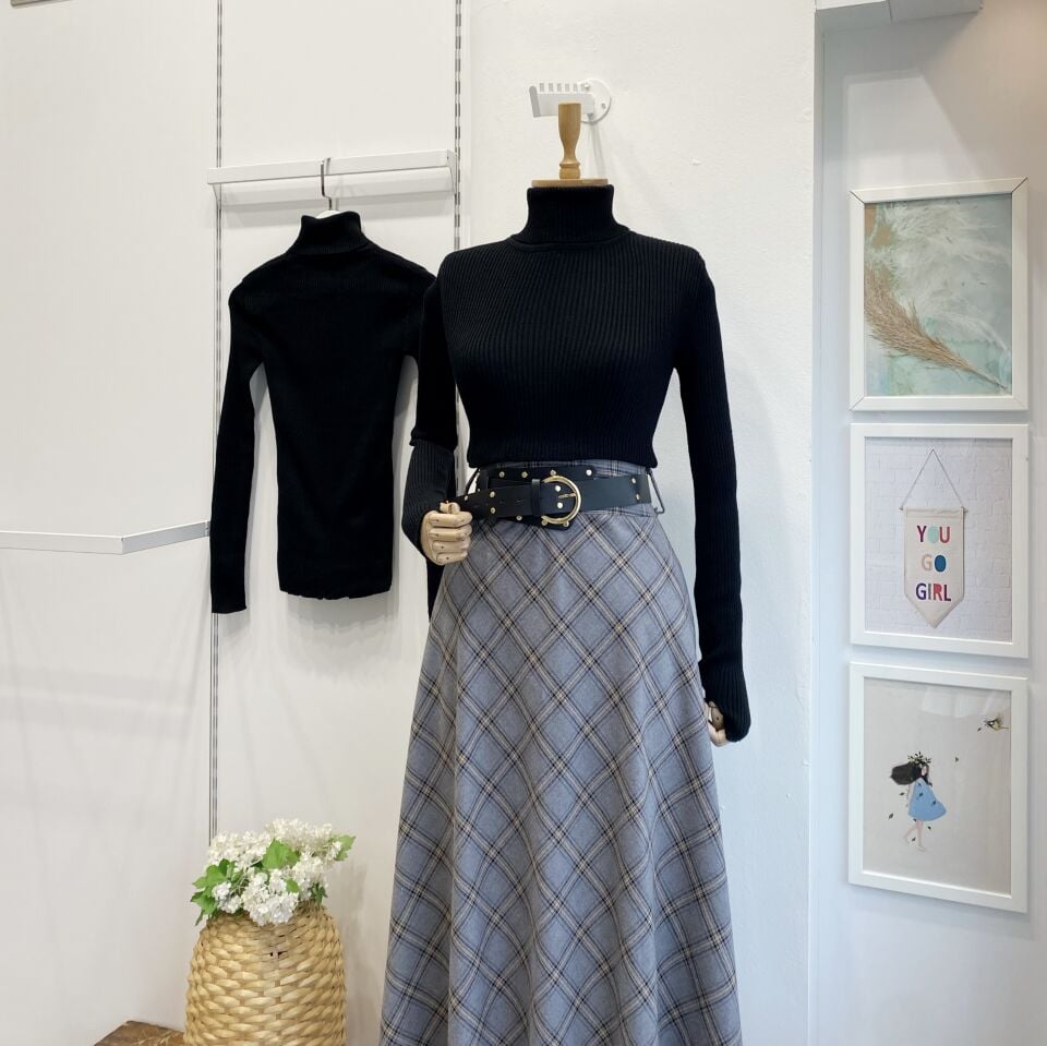 Siyah Parmak Detaylı Triko İçlik