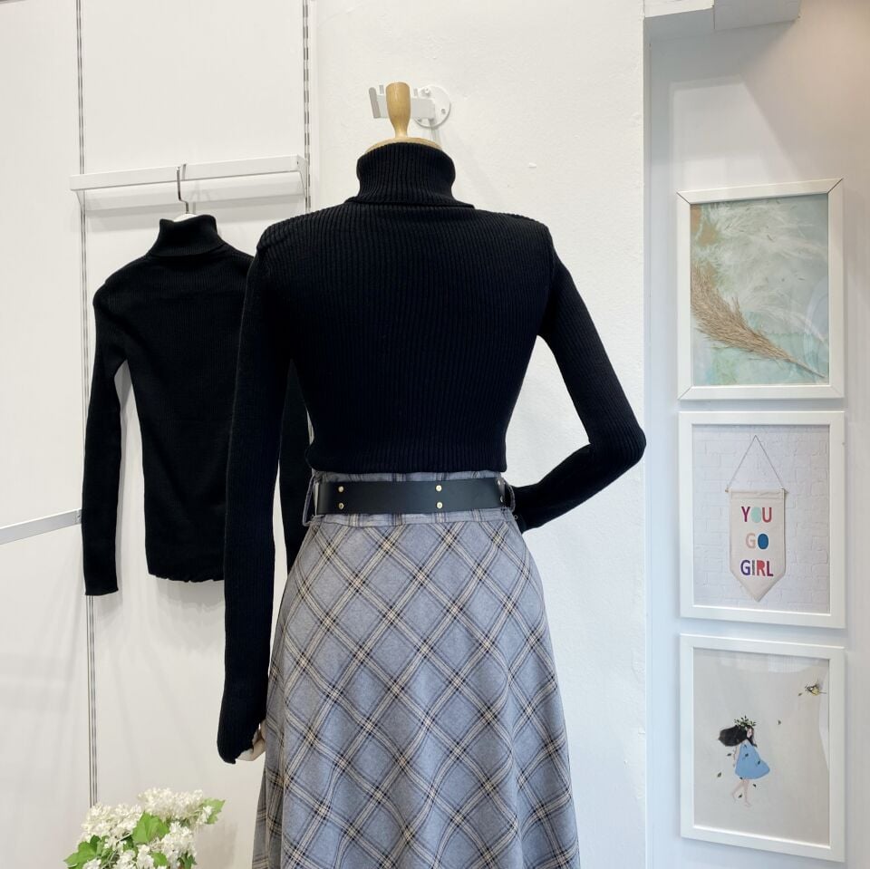 Siyah Parmak Detaylı Triko İçlik