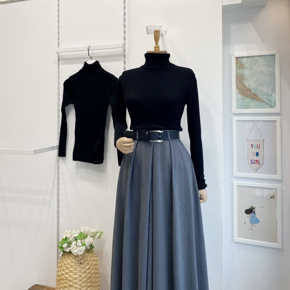 Siyah Düz Yakalı Triko İçlik