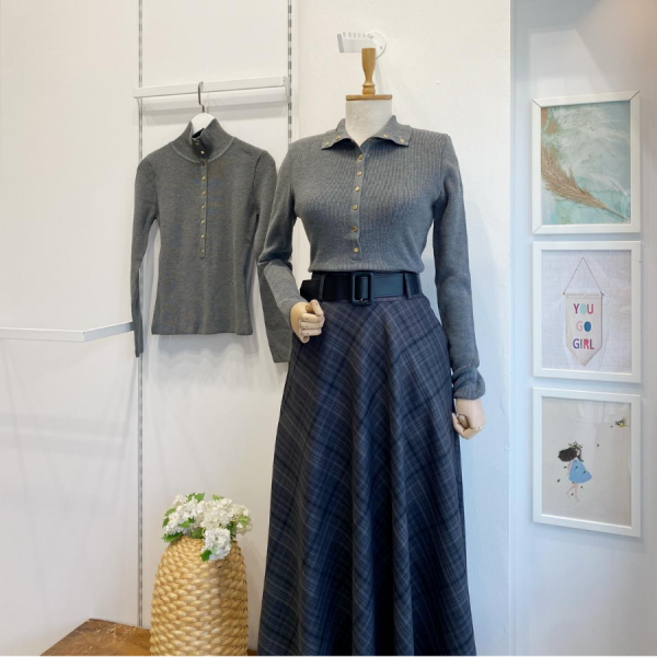 Açık Gri Dik Yaka Çıtçıtlı Triko Bluz