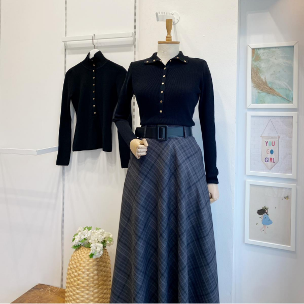 Siyah Dik Yaka Çıtçıtlı Triko Bluz