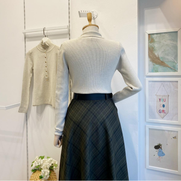 Taş Rengi Dik Yaka Çıtçıtlı Triko Bluz