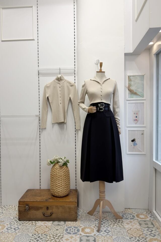 Taş Rengi Dik Yaka Düğmeli Triko Bluz