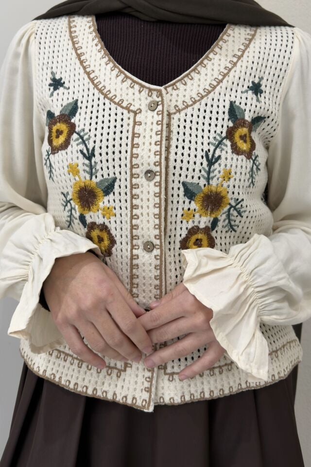 Ayçiçeği Nakışlı Krem Gömlek