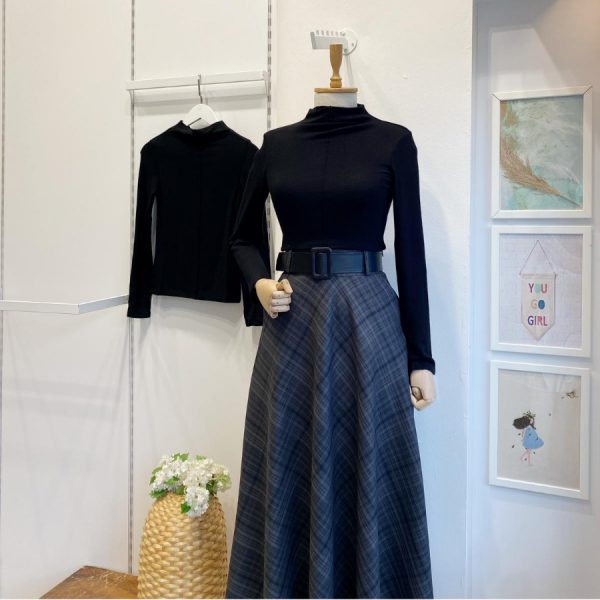 Dikiş Detaylı Siyah Likralı Bluz